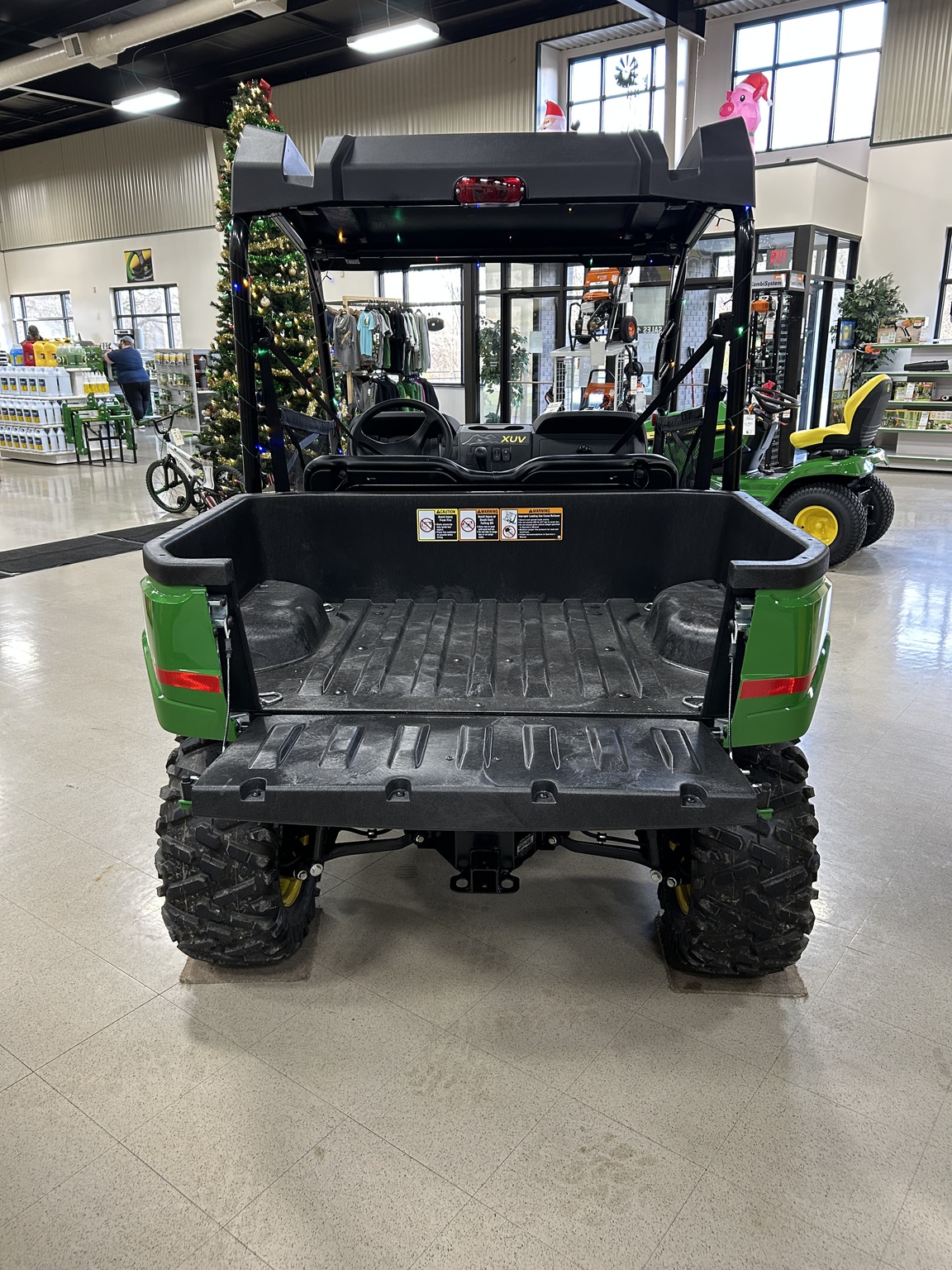 2025 John Deere XUV560E Image 9