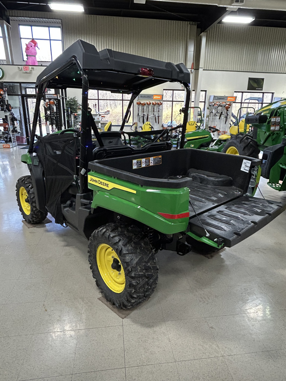 2025 John Deere XUV560E Image 10