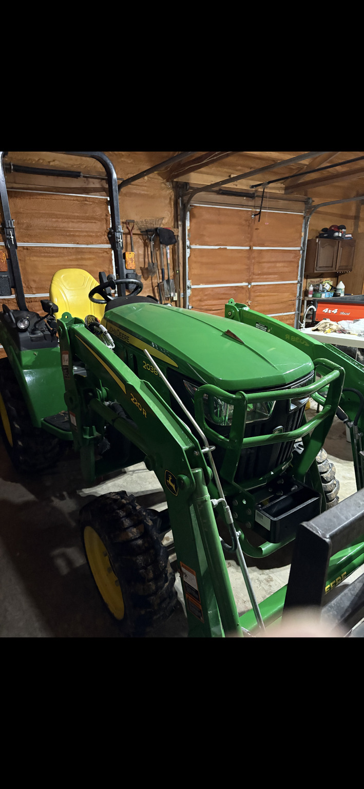 2019 John Deere 2038R Image 3
