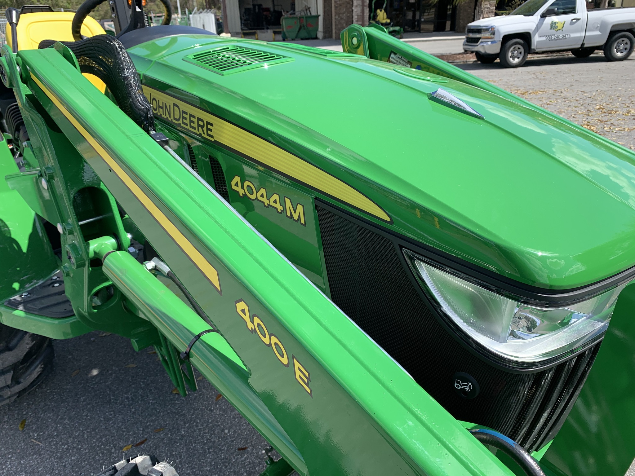 2025 John Deere 4044M Image 3