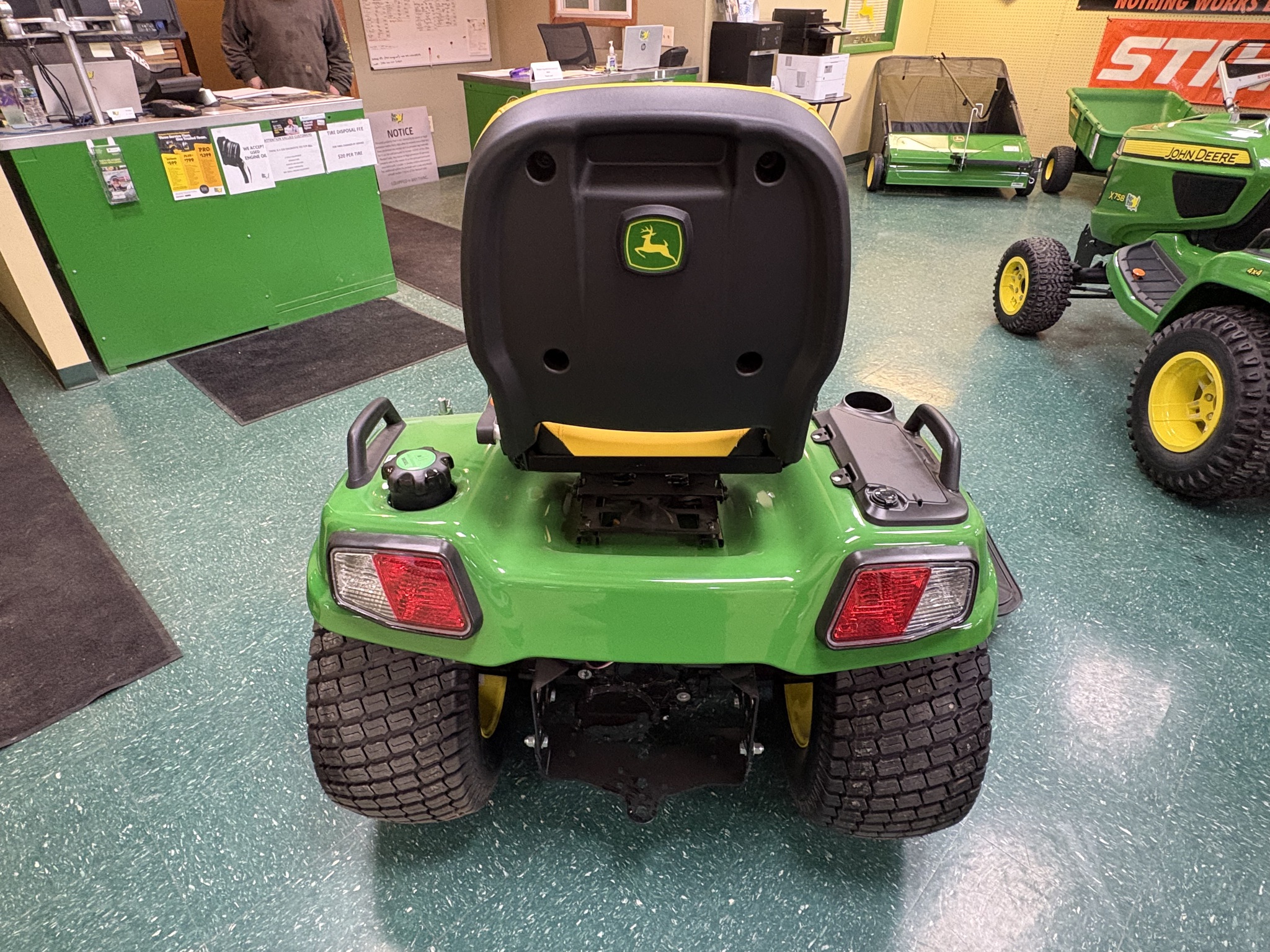 2025 John Deere X750 Image 5