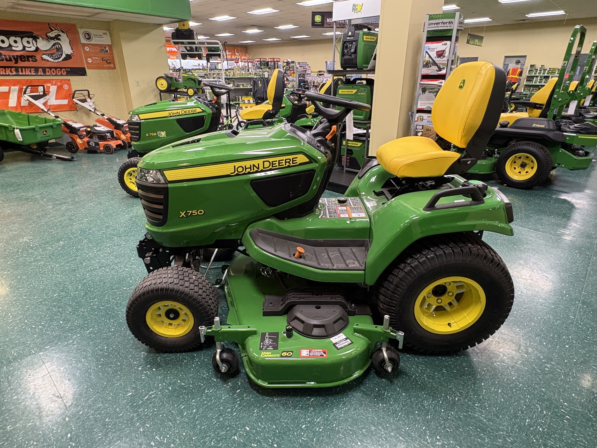 2025 John Deere X750 Image 7