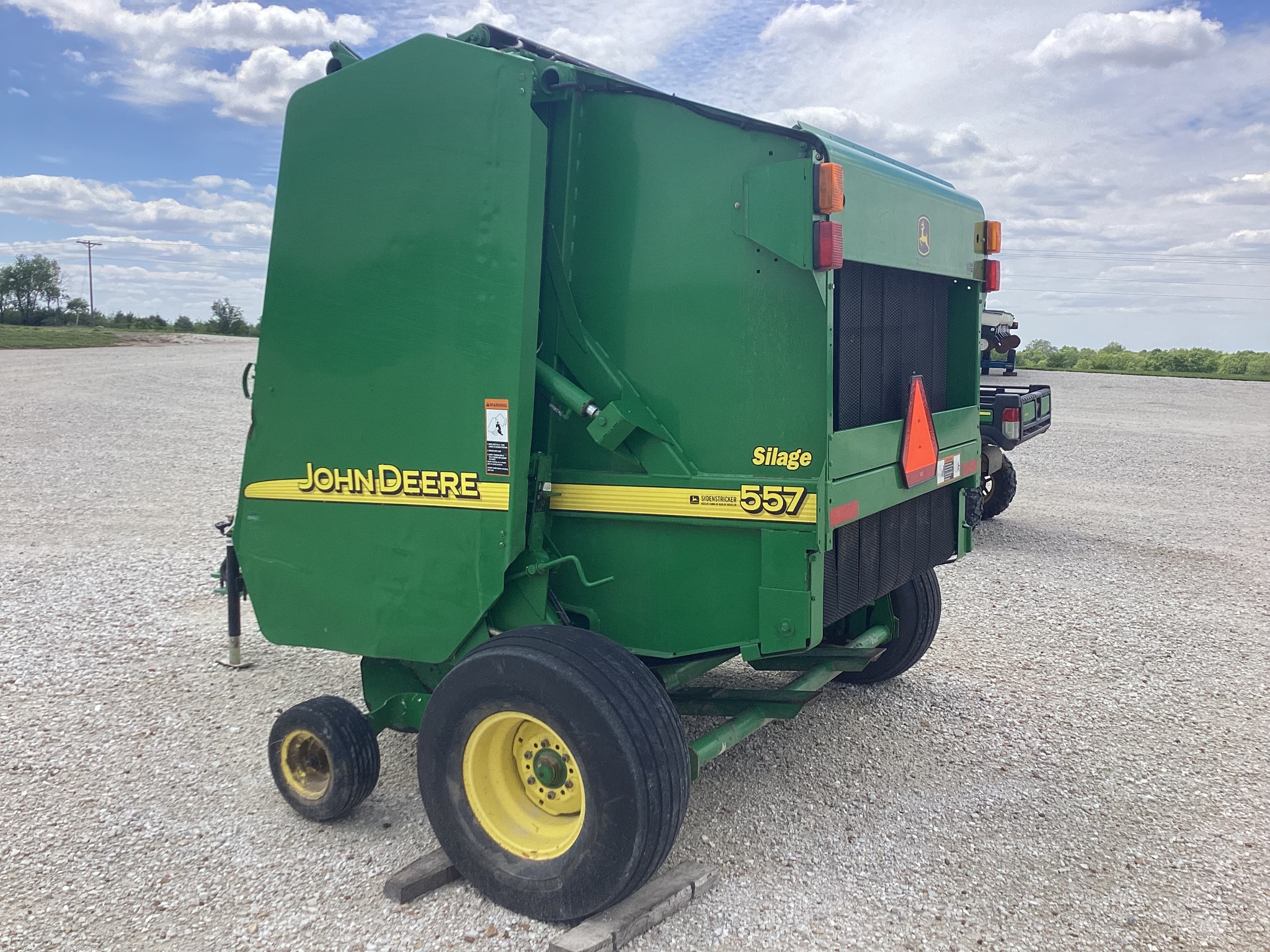  2002 John Deere 557 at Heritage Tractor in Rockport, IL