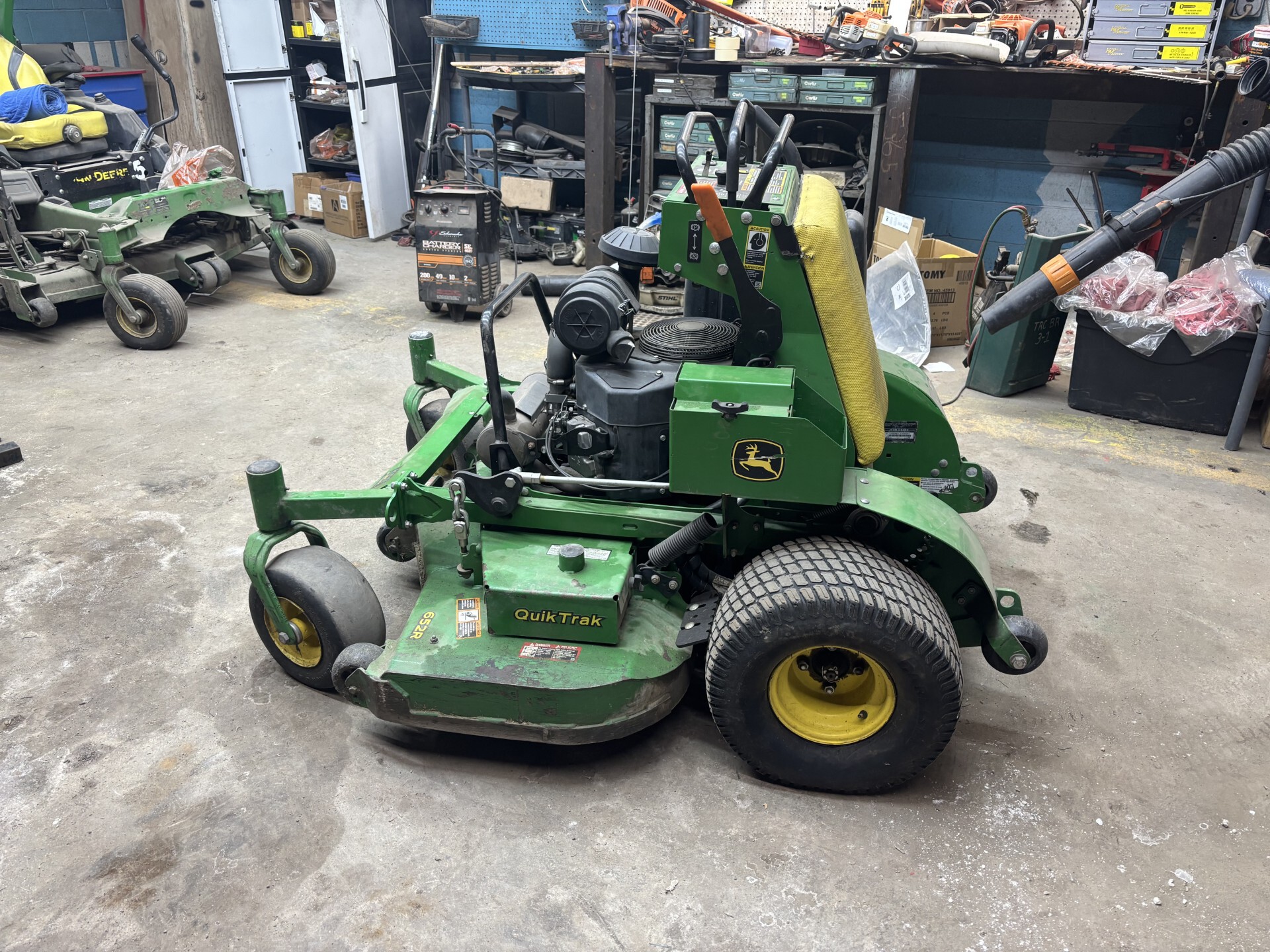 2018 John Deere 652R Image 2