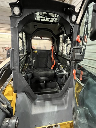 Used 2020 John Deere 333G Compact Track Loaders at Horizon Ag & Turf in Edmonton West, AB - Photo2