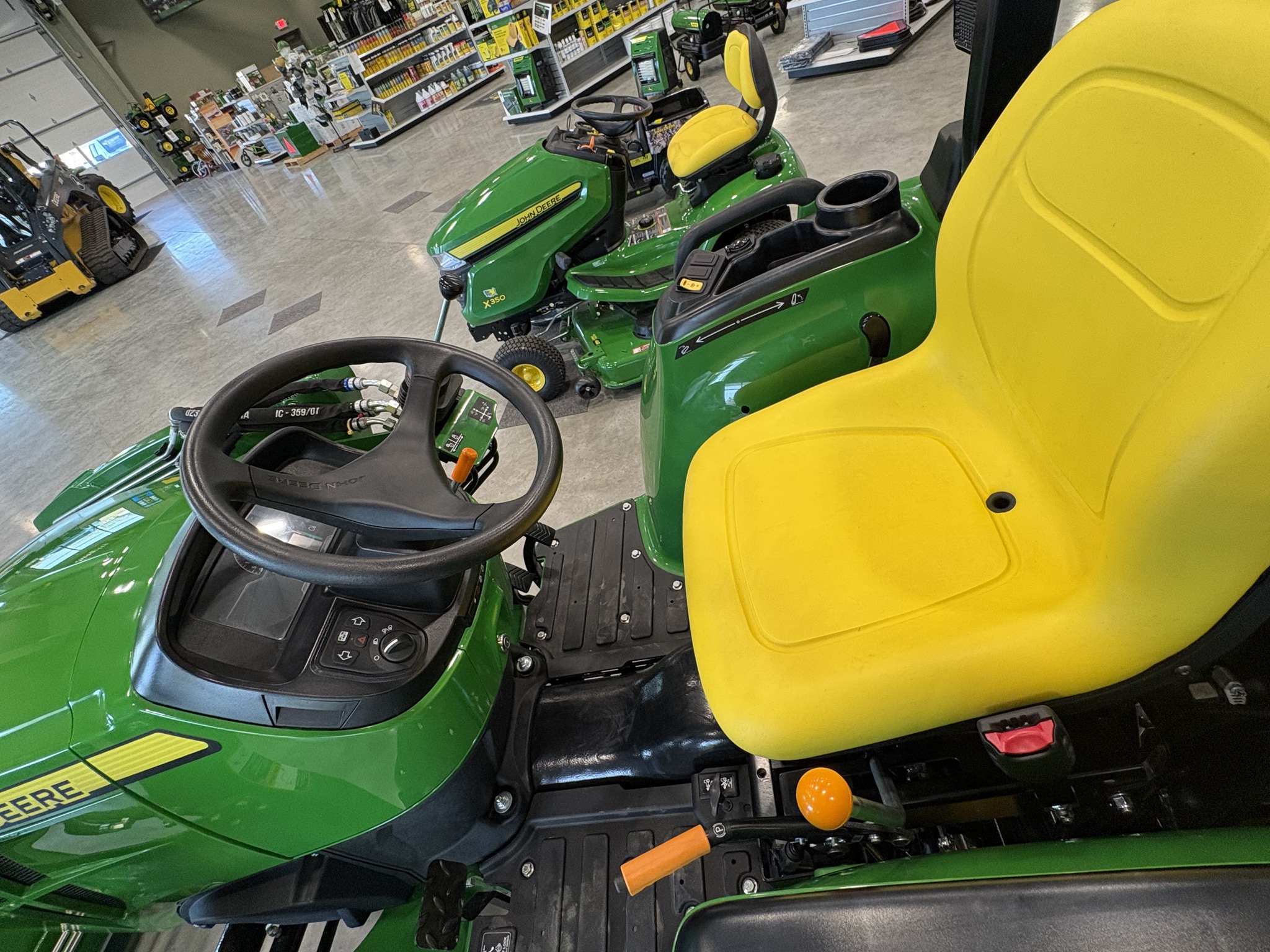 2025 John Deere 3025E Image 4