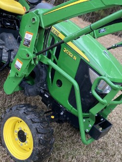 2022 John Deere 2032R Photo 2