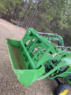 2022 John Deere 2032R Photo 6