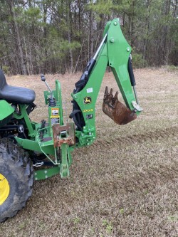 2022 John Deere 2032R Photo 11