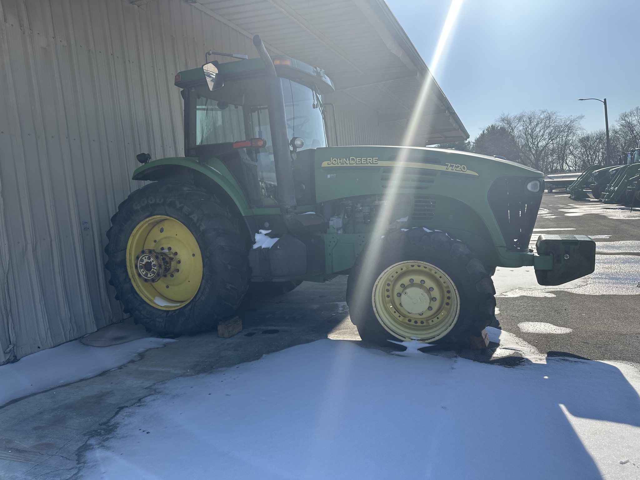 2004 John Deere 7720 Image 2