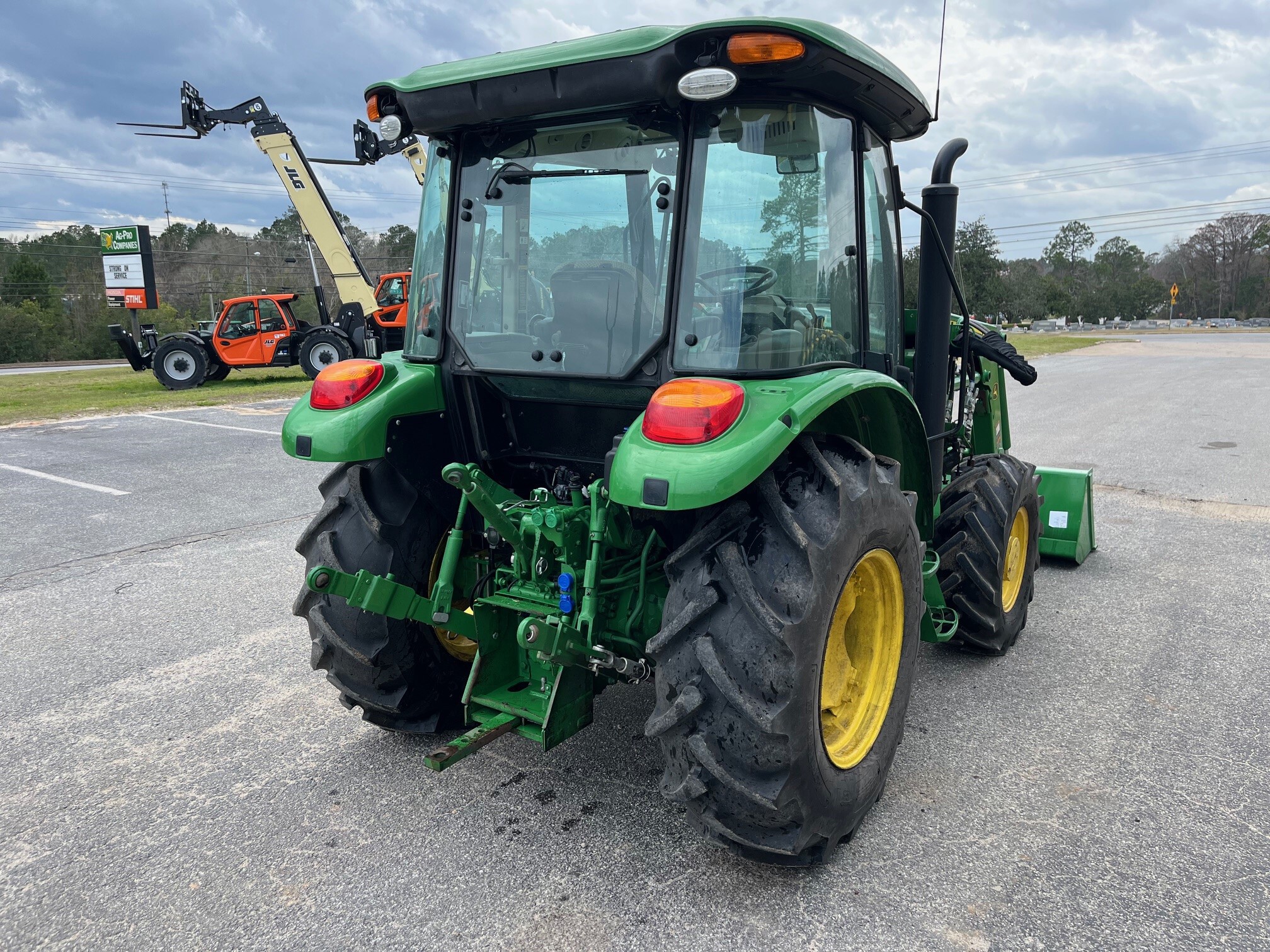 2024 John Deere 5067E Image 3