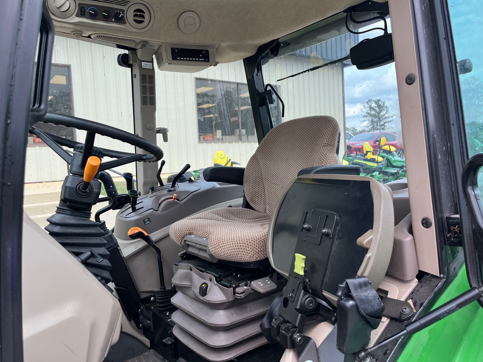 2024 John Deere 5067E Image 5