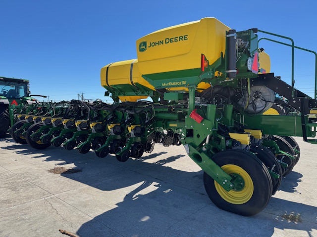 2024 John Deere 1775NT Image 5