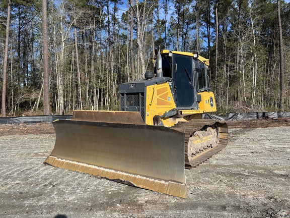 Photo of a 2022 John Deere 700L