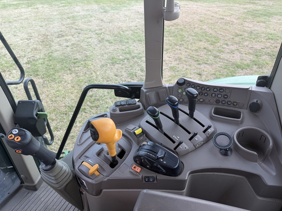 Photo of 2022 John Deere 6155M