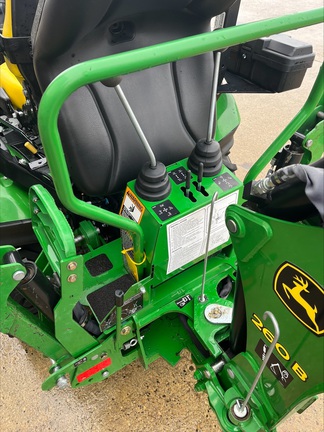 Used 2018 John Deere 1025R Compact Utility Tractors at Horizon Ag & Turf in Mayerthorpe, AB - Photo6