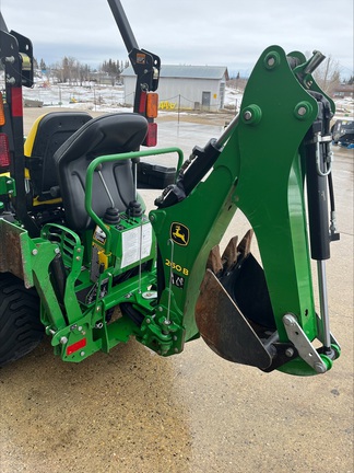 Used 2018 John Deere 1025R Compact Utility Tractors at Horizon Ag & Turf in Mayerthorpe, AB - Photo5