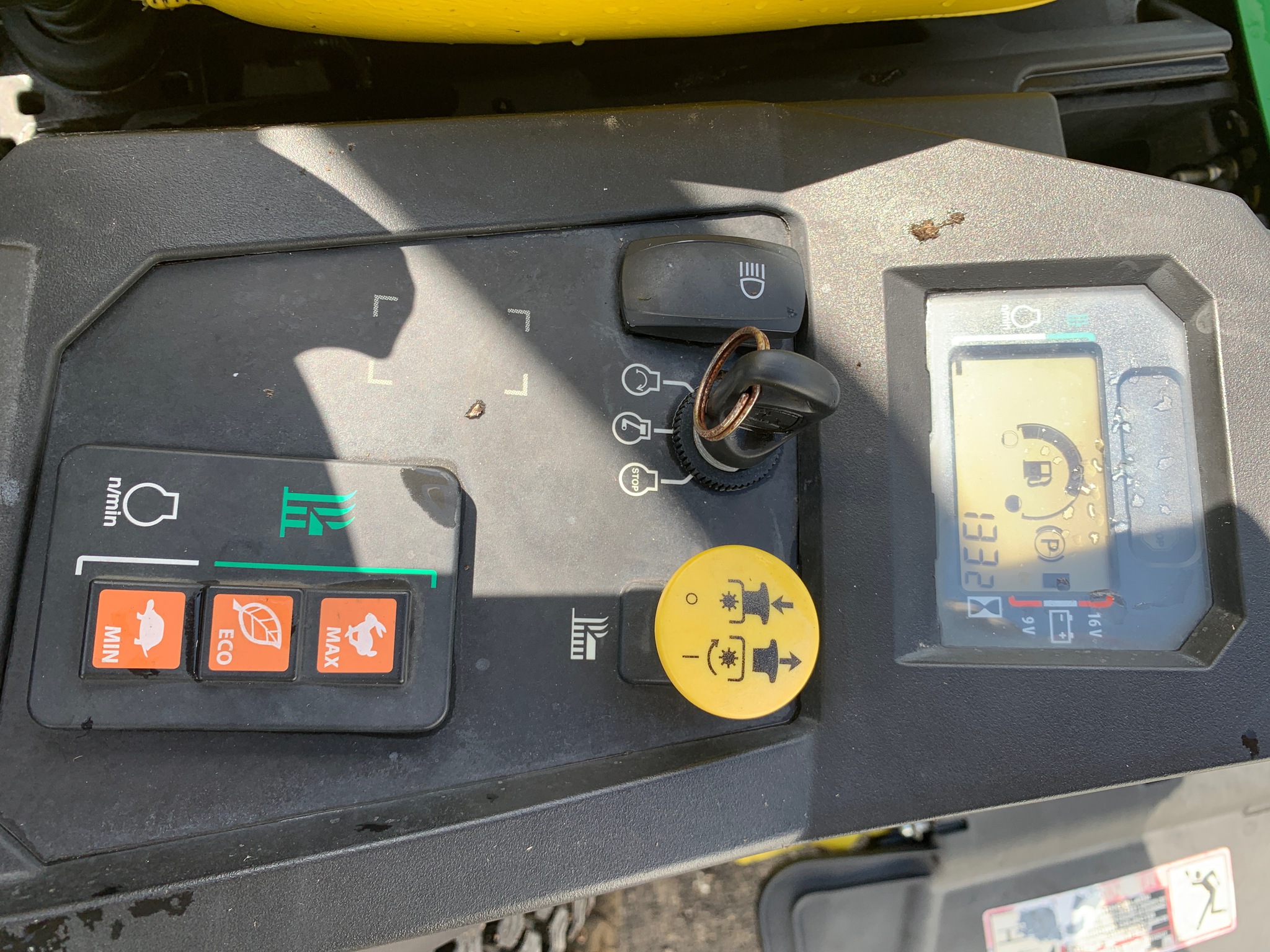  2021 John Deere Z545R at Heritage Tractor in Lamar, MO