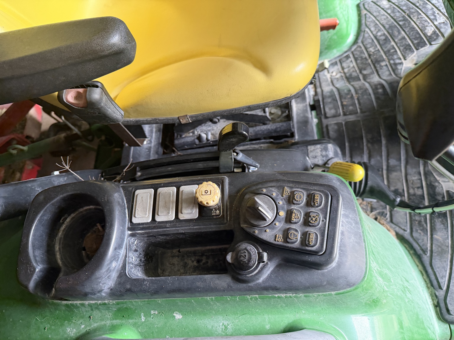  2014 John Deere 3033R at Heritage Tractor in Monmouth, IL