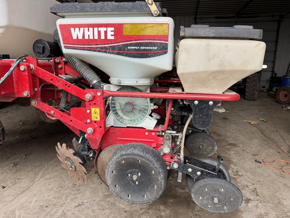2008 White 8180 - Photo6
