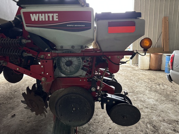 2008 White 8180 - Photo7