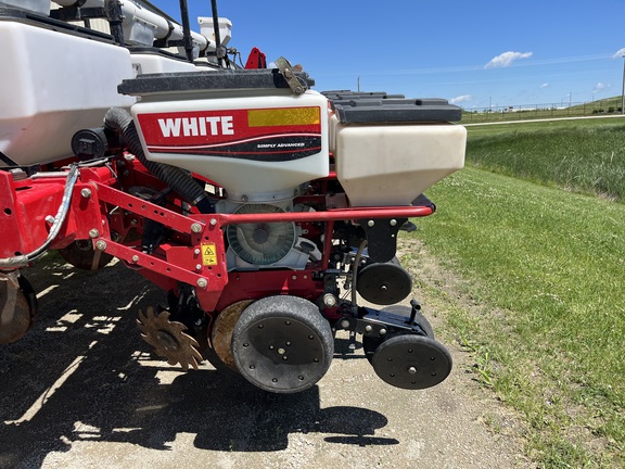 2008 White 8180 - Photo21
