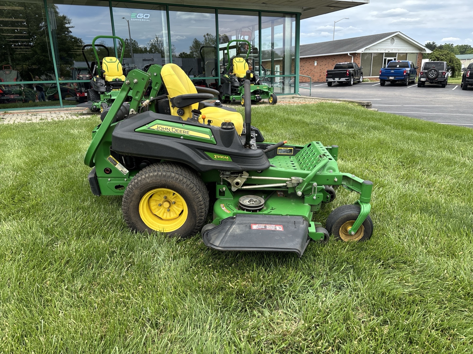 Used 2016 John Deere Z930M EFI Zero Turn Mowers at Koenig Equipment in Lebanon, OH - PhotoXL5