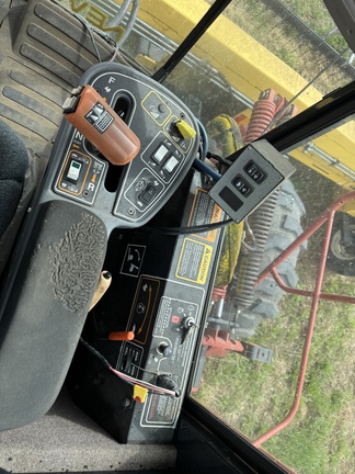 Used 2002 New Holland HW320 Windrowers at Horizon Ag & Turf in Vermilion, AB - Photo3