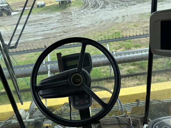 Used 2002 New Holland HW320 Windrowers at Horizon Ag & Turf in Vermilion, AB - Photo6