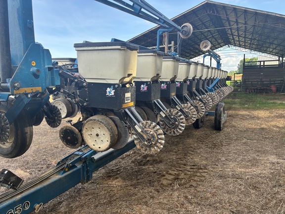 2008 Kinze 3650
