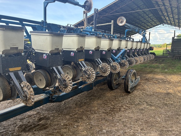 2008 Kinze 3650