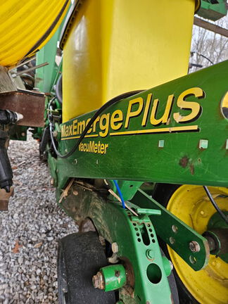 Photo of 2002 John Deere 1760