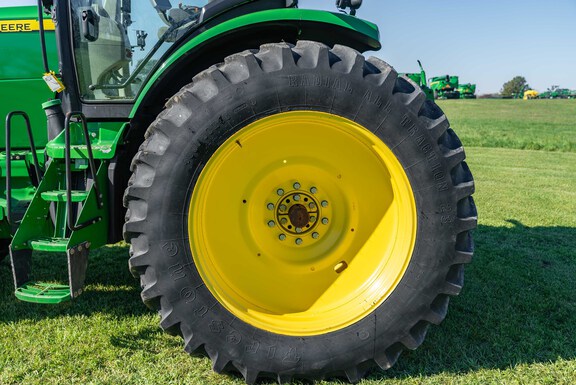 Used 2013 John Deere 8235R Row Crop Tractors at Koenig Equipment in Anna, OH - Photo9