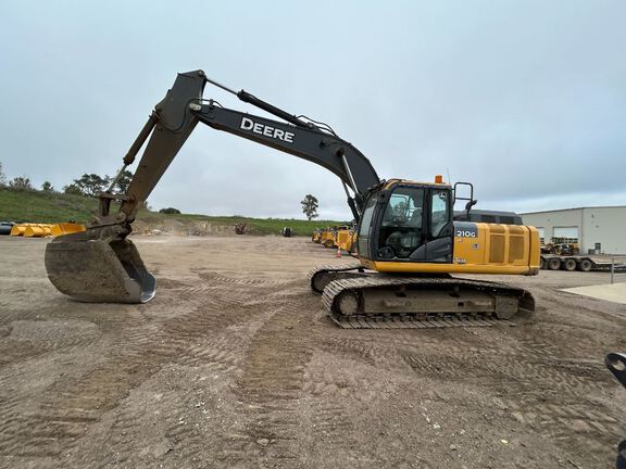 2016 John Deere 210G LC