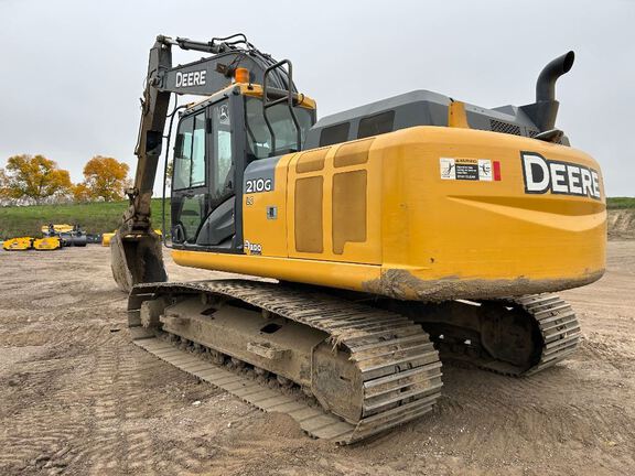 2016 John Deere 210G LC