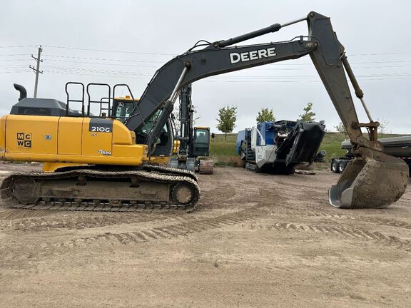 2016 John Deere 210G LC