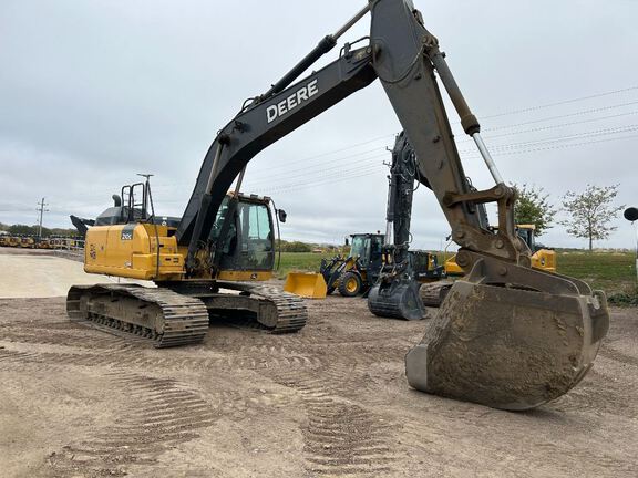2016 John Deere 210G LC