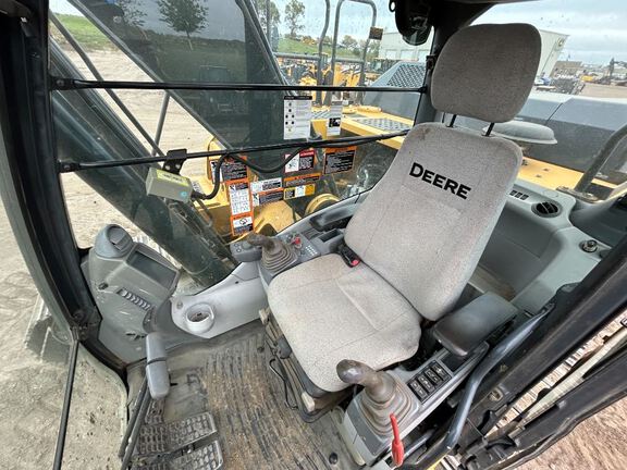 2016 John Deere 210G LC