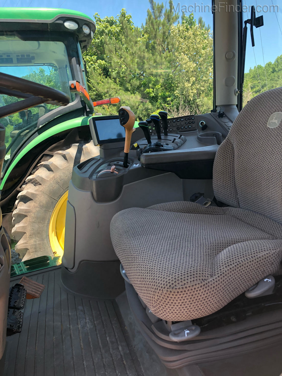 2014 John Deere 6140R Image 4