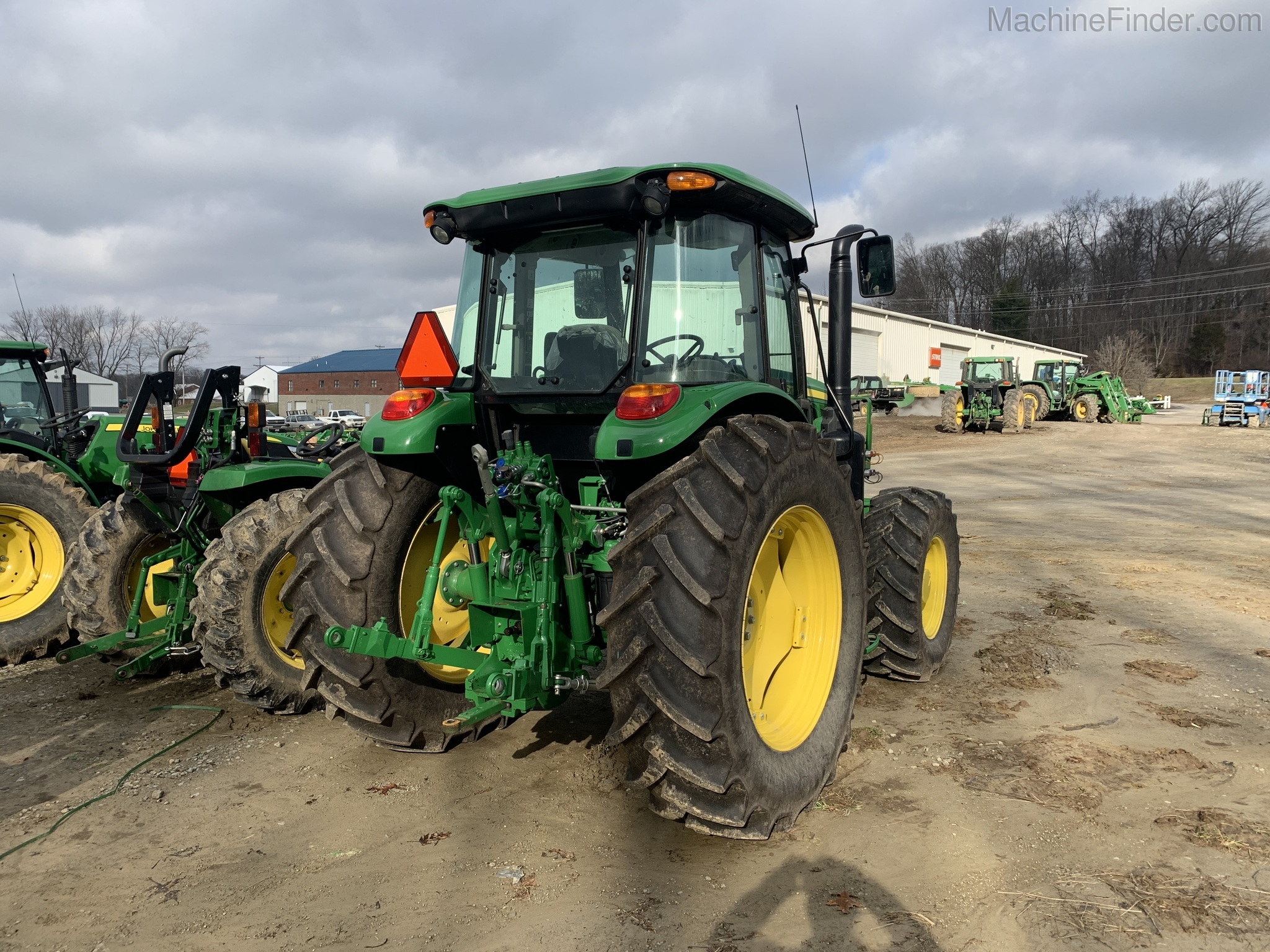 2018 John Deere 6135E Image 4