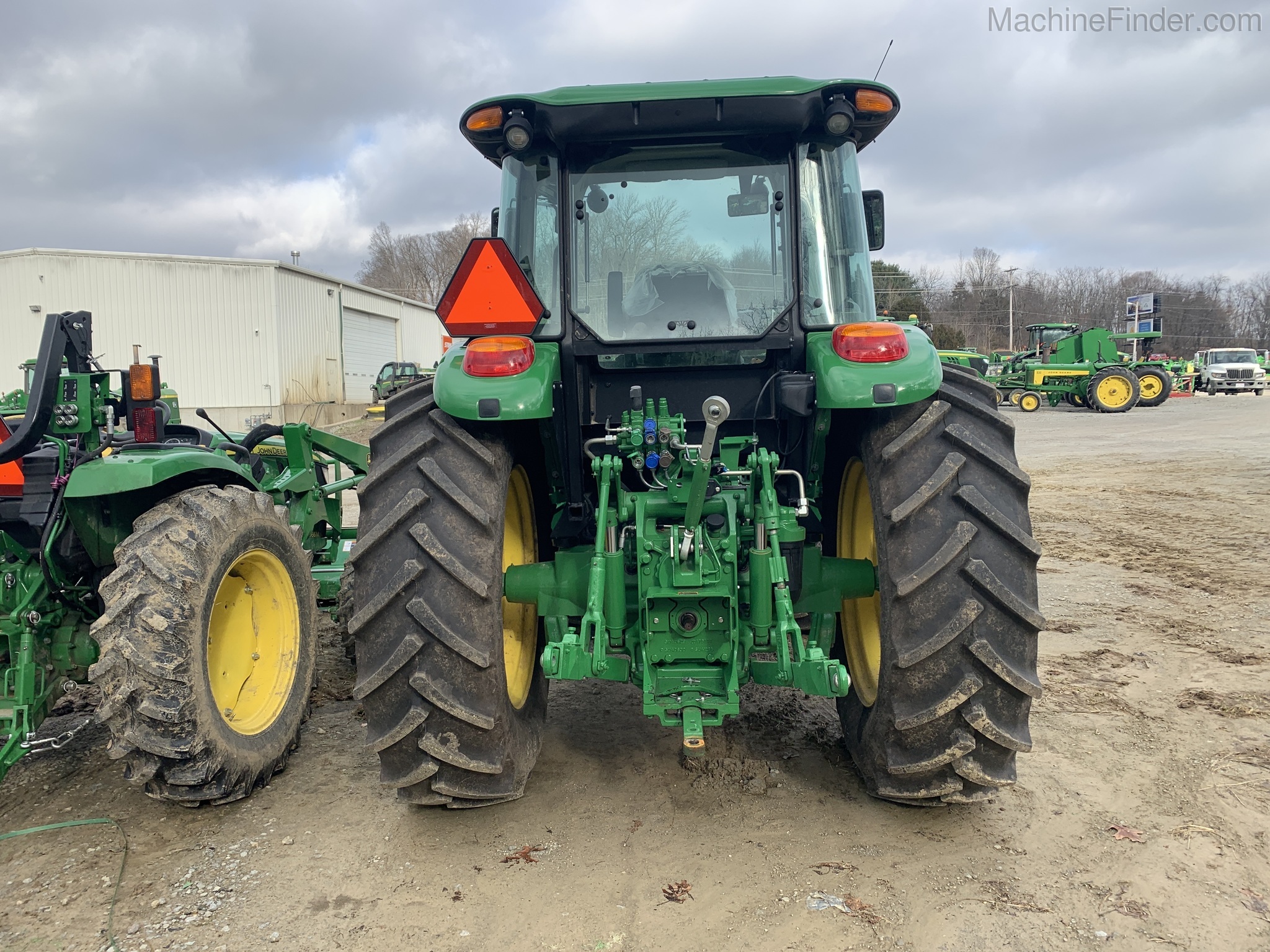 2018 John Deere 6135E Image 5