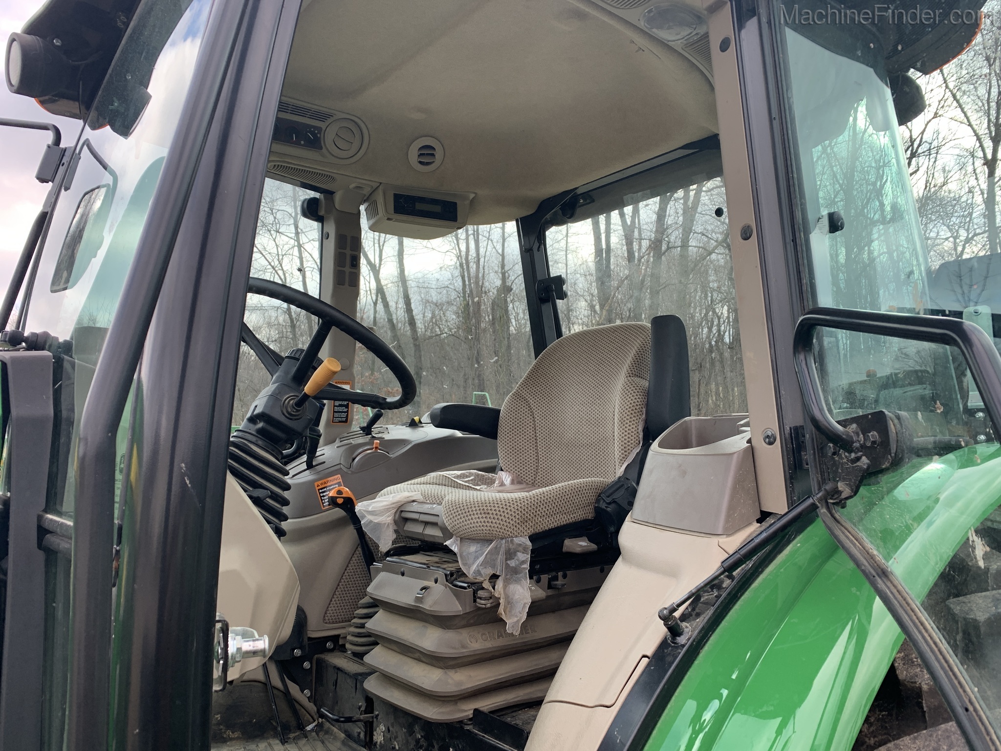 2018 John Deere 6135E Image 7
