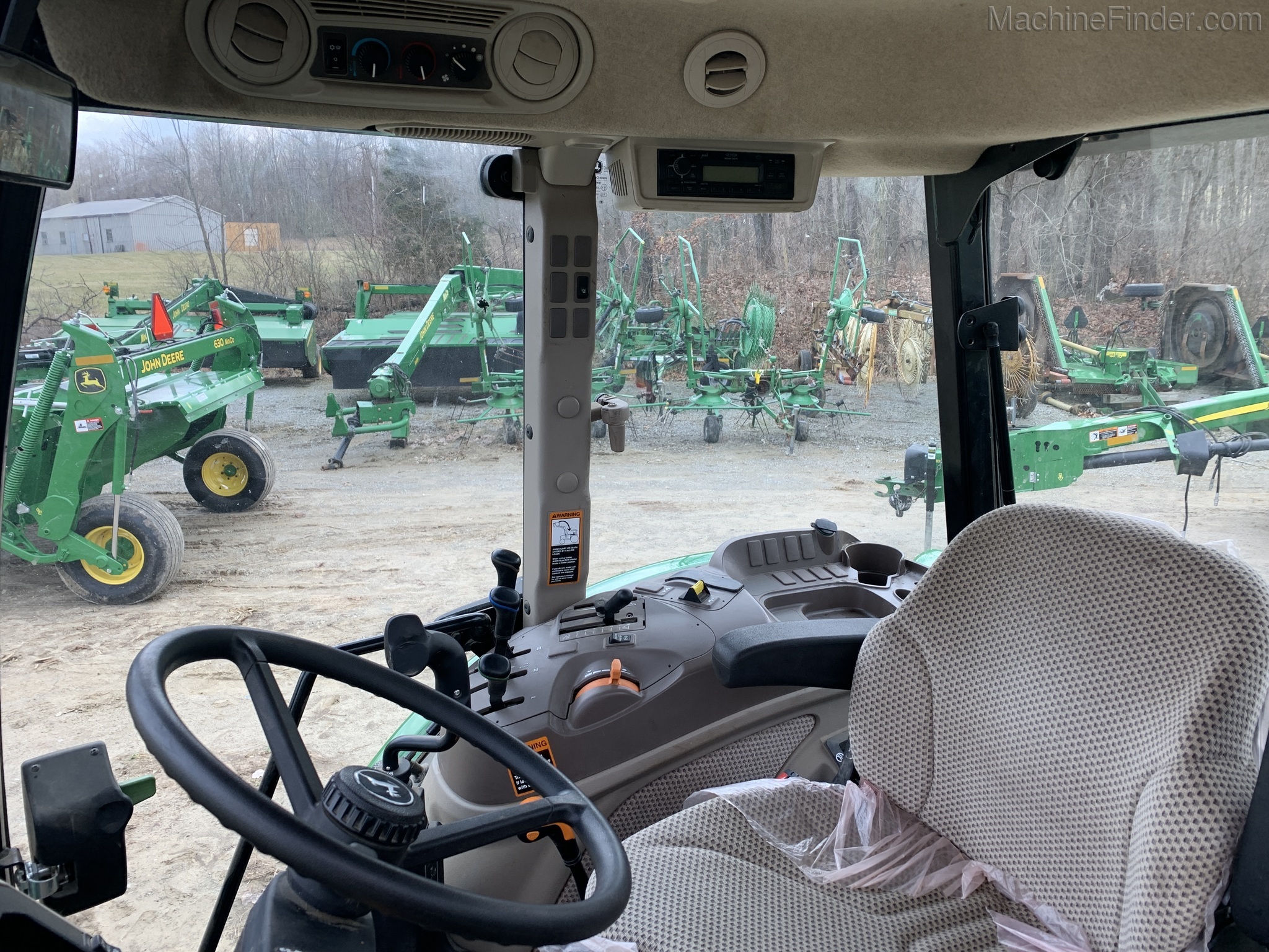 2018 John Deere 6135E Image 8