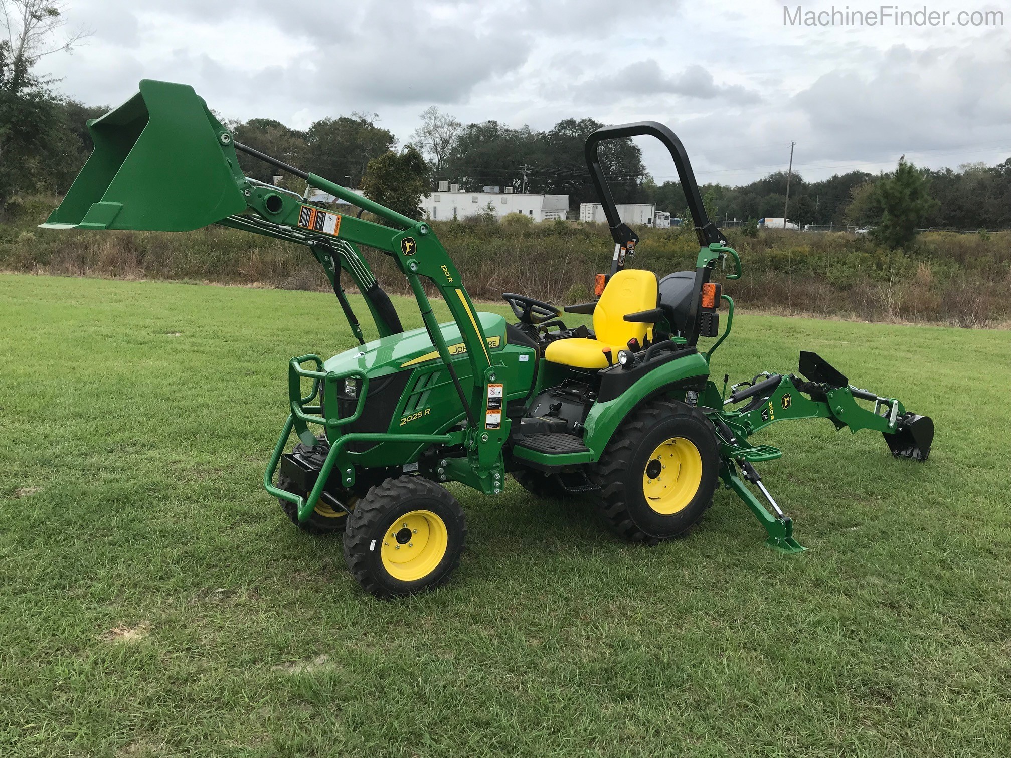 2020 John Deere 2025R TLB Image 4