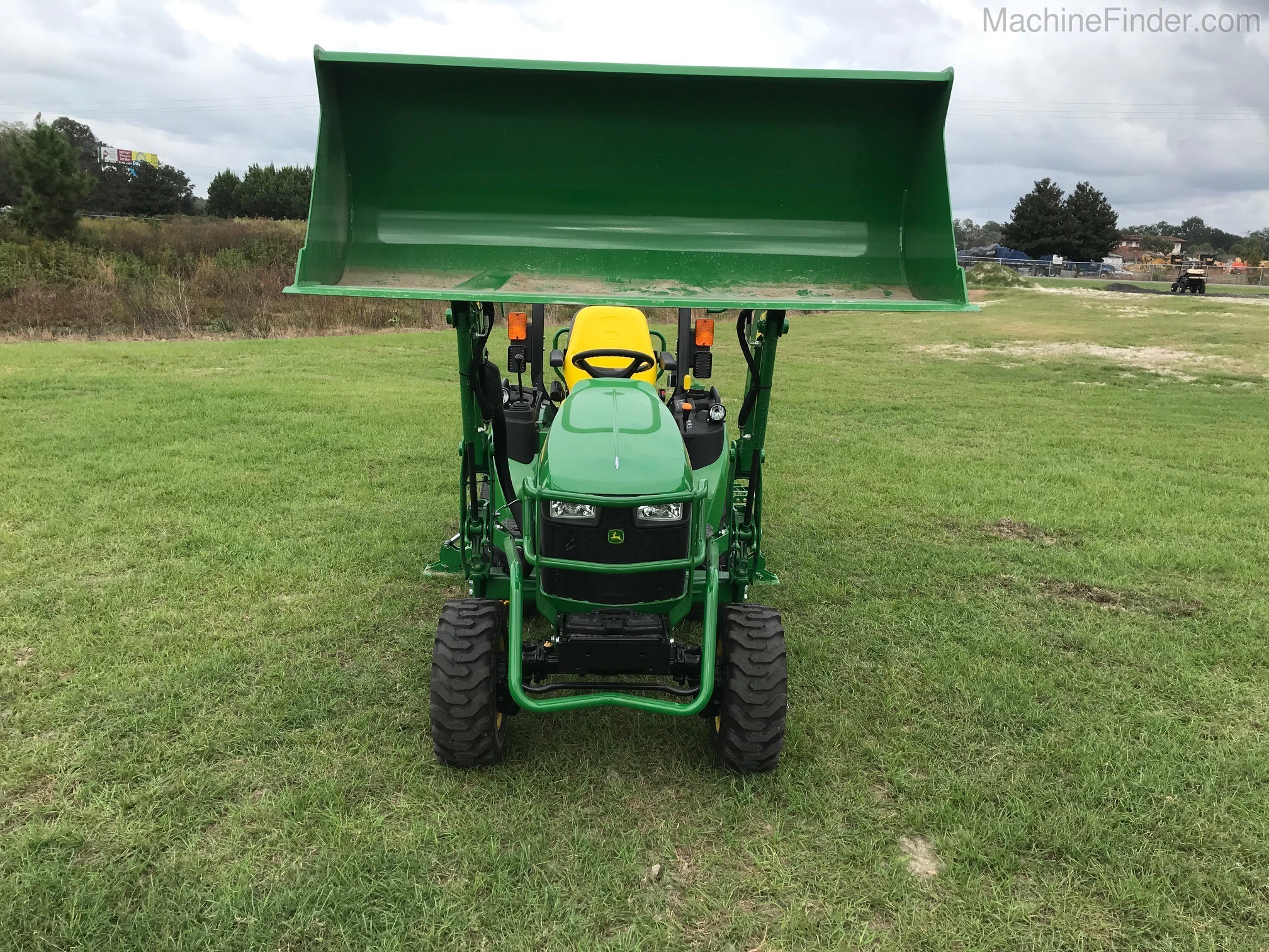 2020 John Deere 2025R TLB Image 5