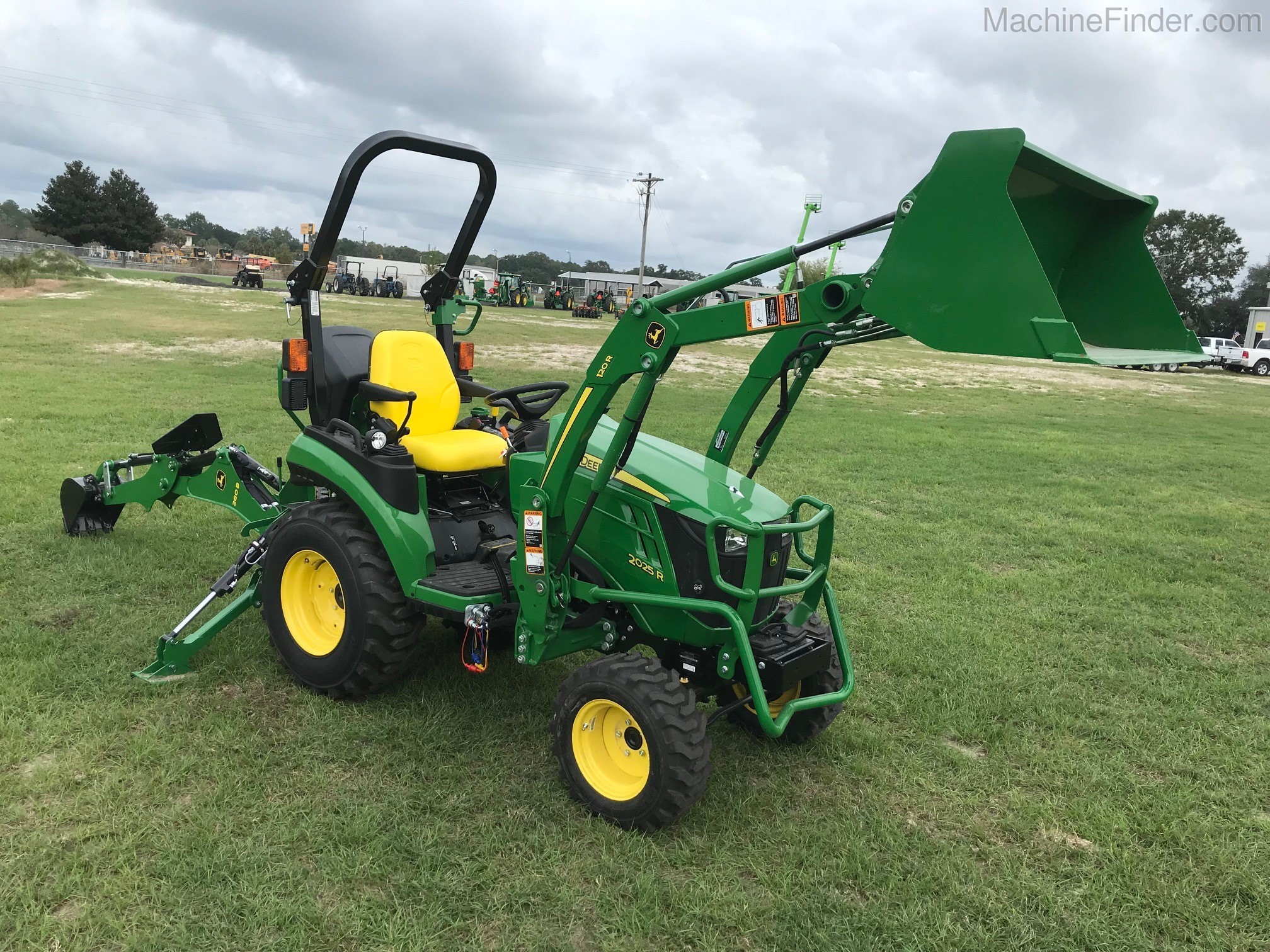 2020 John Deere 2025R TLB Image 1