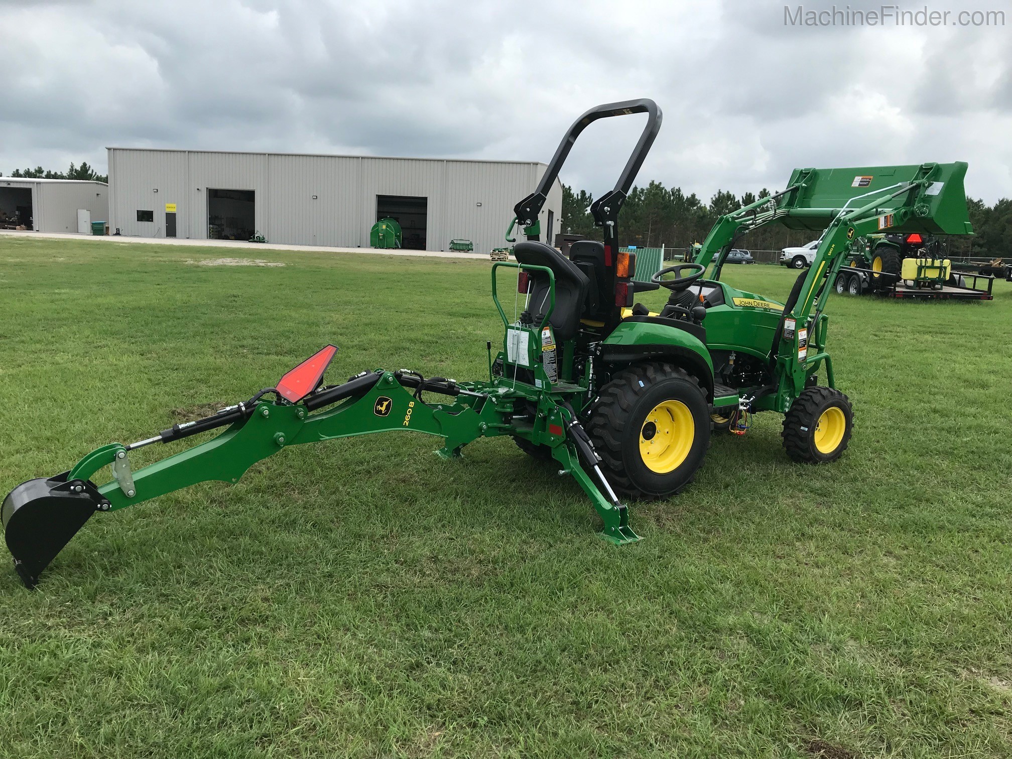 2020 John Deere 2025R TLB Image 2