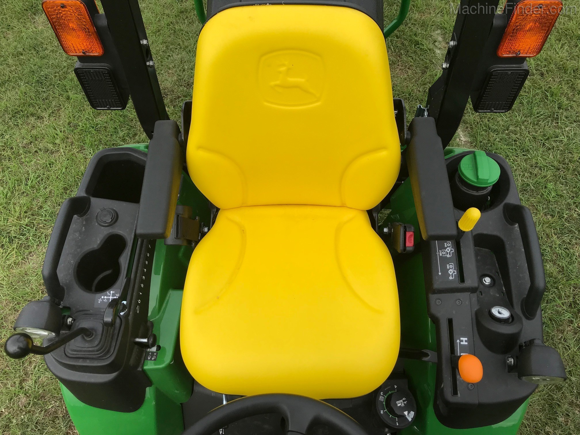 2020 John Deere 2025R TLB Image 7
