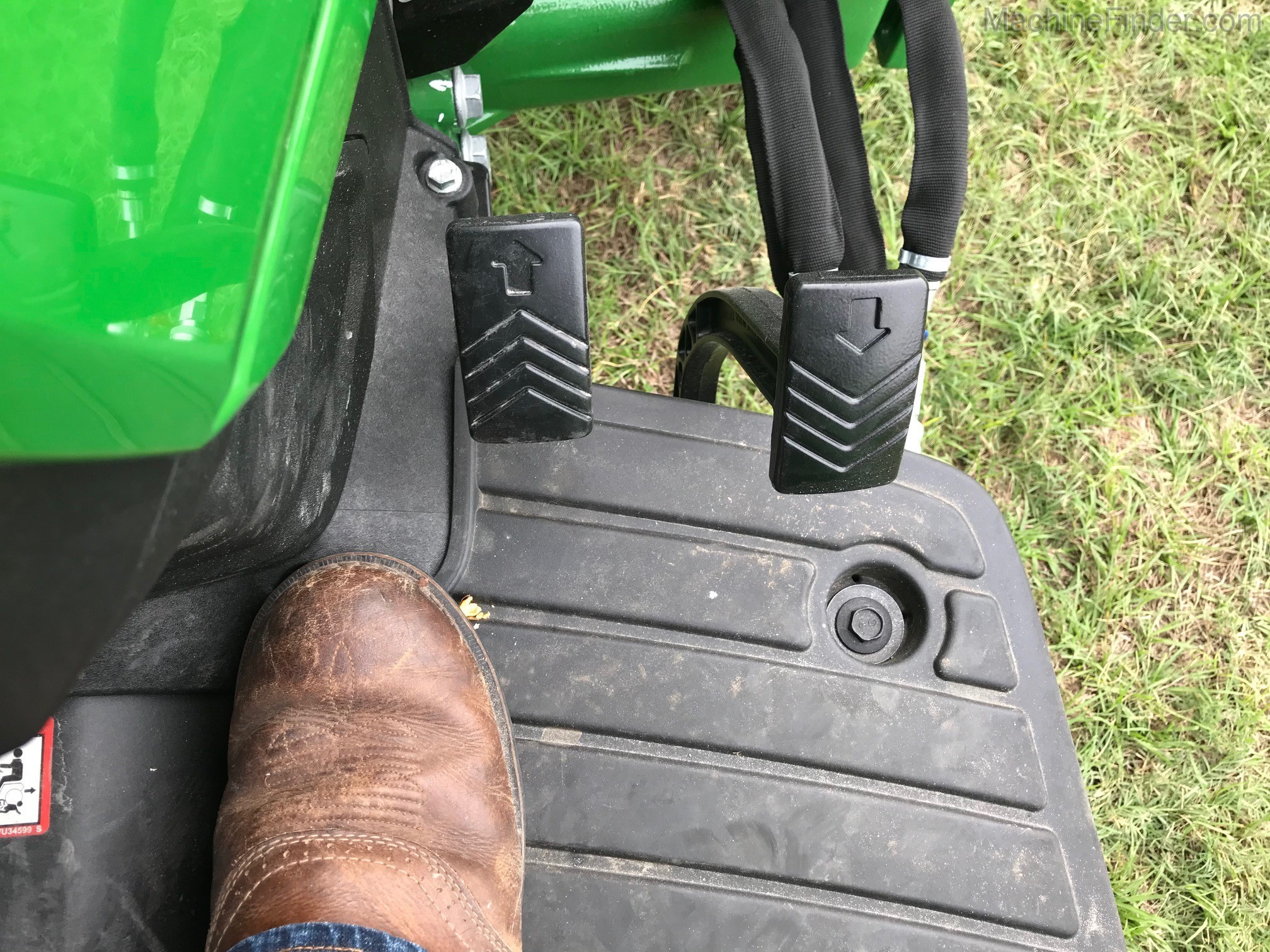 2020 John Deere 2025R TLB Image 8