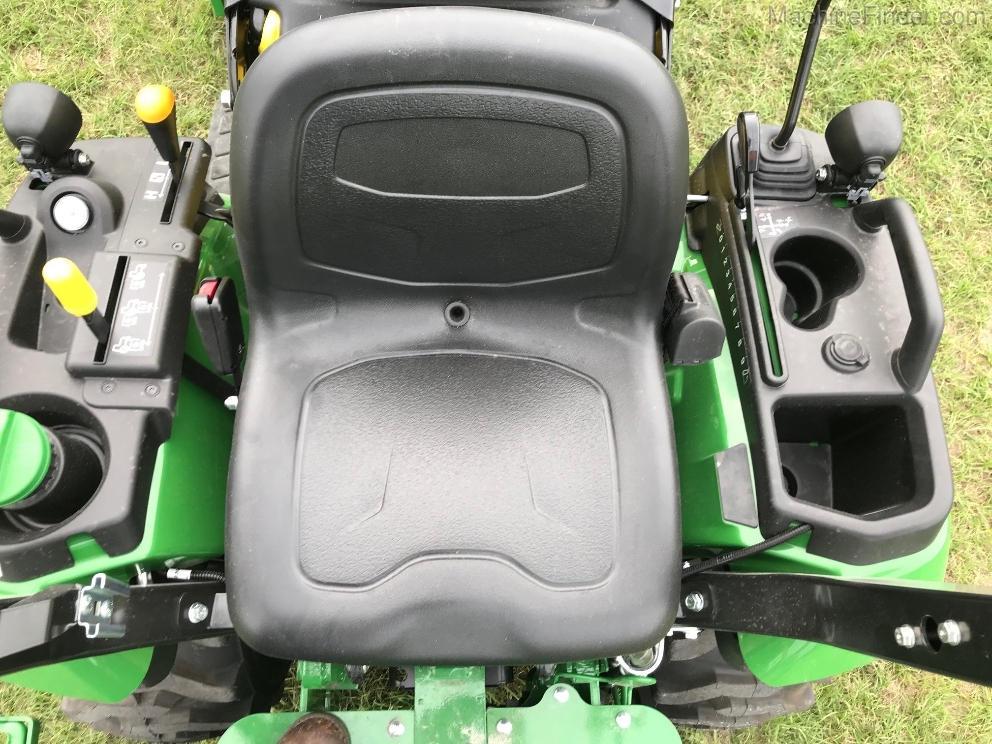2020 John Deere 2025R TLB Image 11